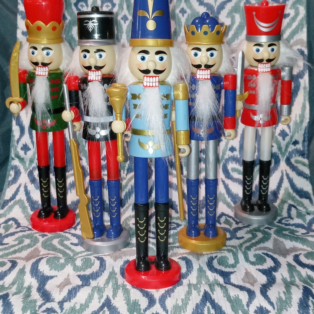 Multicolored nutcracker set